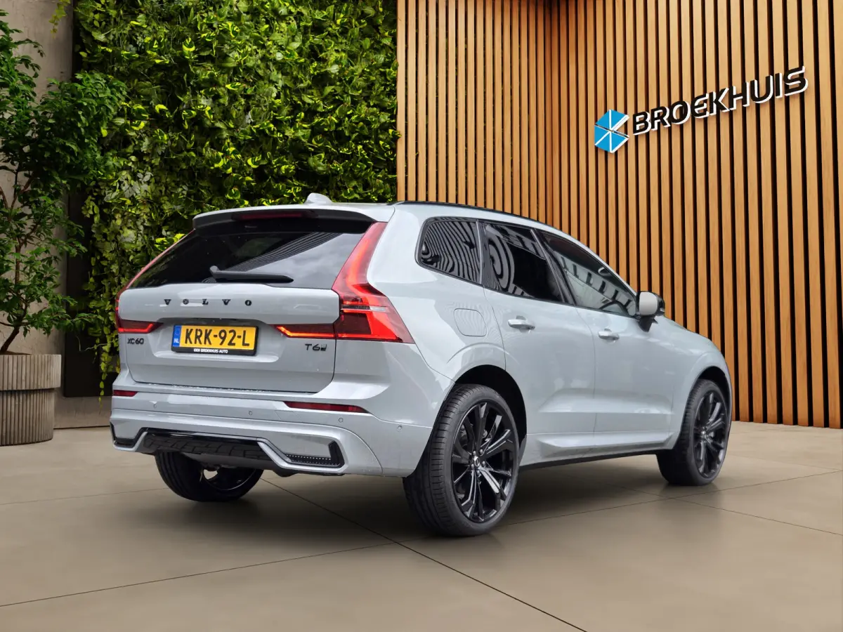 2.0 T6 AWD Recharge Black Edition | Panoramadak | Harman/Kardon | Memory | Head-up | 360 Camera
