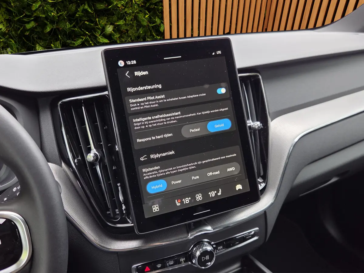 2.0 T6 AWD Recharge Black Edition | Panoramadak | Harman/Kardon | Memory | Head-up | 360 Camera