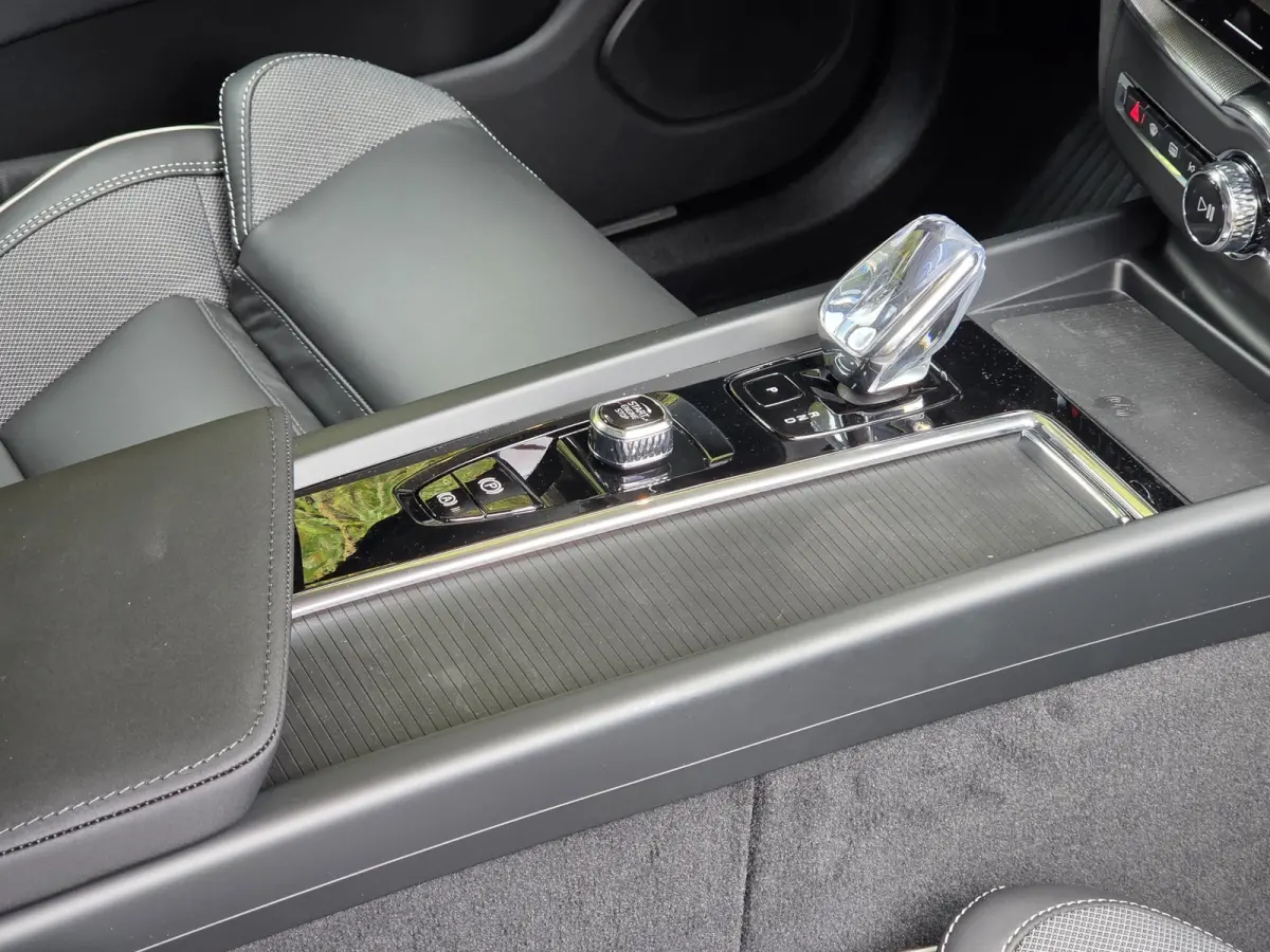 2.0 T6 AWD Recharge Black Edition | Panoramadak | Harman/Kardon | Memory | Head-up | 360 Camera