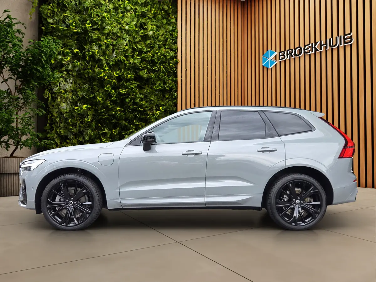 2.0 T6 AWD Recharge Black Edition | Panoramadak | Harman/Kardon | Memory | Head-up | 360 Camera