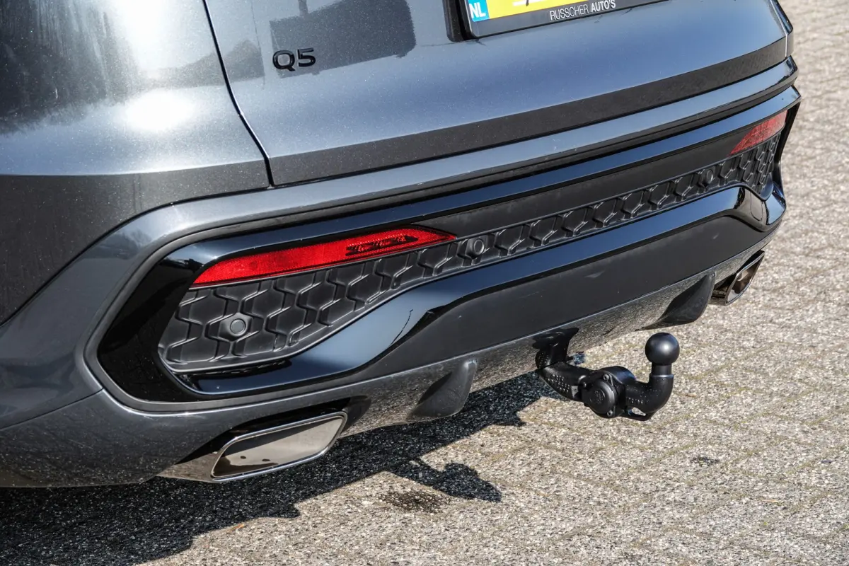 e-hybrid 367Pk | Quattro | Luchtvering | S-Line | MMI Bijrijdersdisplay | Tech Plus | 360° Camera | Trekhaak | 22'' | Daytona Grey