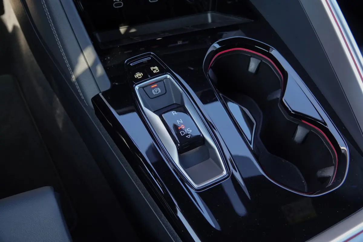 e-hybrid 367Pk | Quattro | Luchtvering | S-Line | MMI Bijrijdersdisplay | Tech Plus | 360° Camera | Trekhaak | 22'' | Daytona Grey
