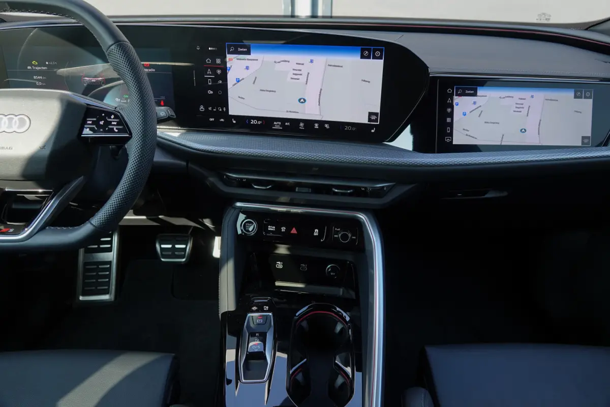 e-hybrid 367Pk | Quattro | Luchtvering | S-Line | MMI Bijrijdersdisplay | Tech Plus | 360° Camera | Trekhaak | 22'' | Daytona Grey