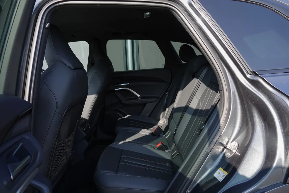 e-hybrid 367Pk | Quattro | Luchtvering | S-Line | MMI Bijrijdersdisplay | Tech Plus | 360° Camera | Trekhaak | 22'' | Daytona Grey