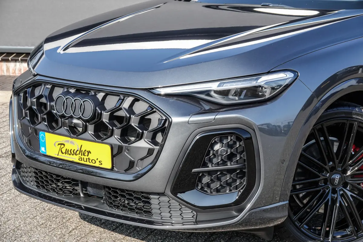 e-hybrid 367Pk | Quattro | Luchtvering | S-Line | MMI Bijrijdersdisplay | Tech Plus | 360° Camera | Trekhaak | 22'' | Daytona Grey