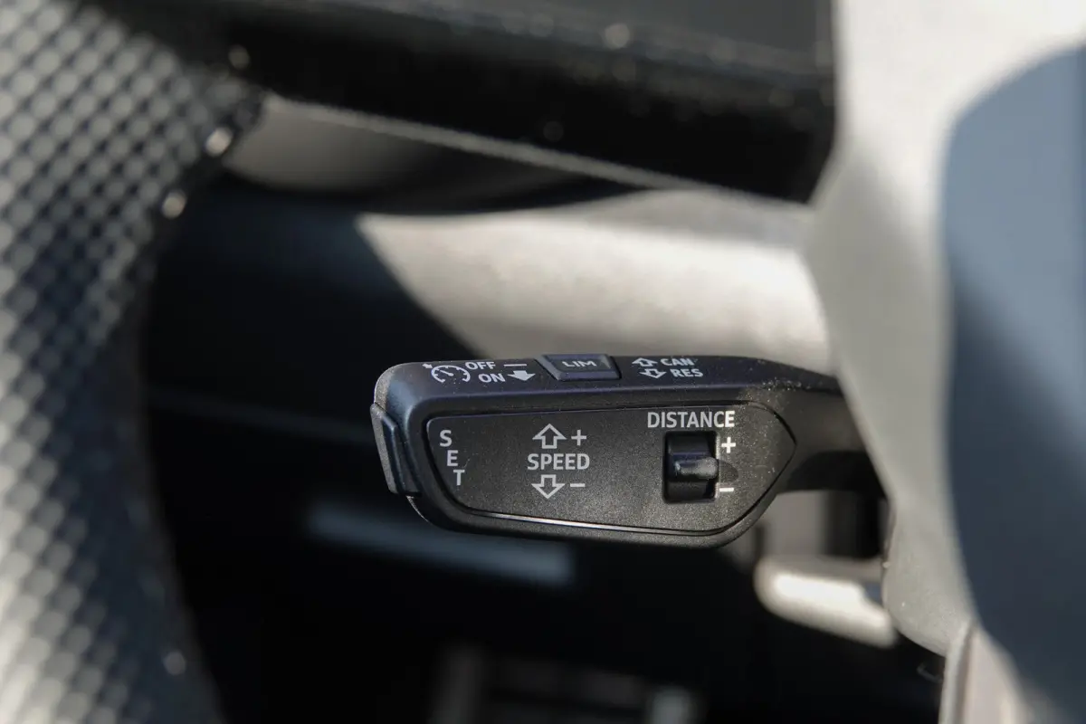 e-hybrid 367Pk | Quattro | Luchtvering | S-Line | MMI Bijrijdersdisplay | Tech Plus | 360° Camera | Trekhaak | 22'' | Daytona Grey