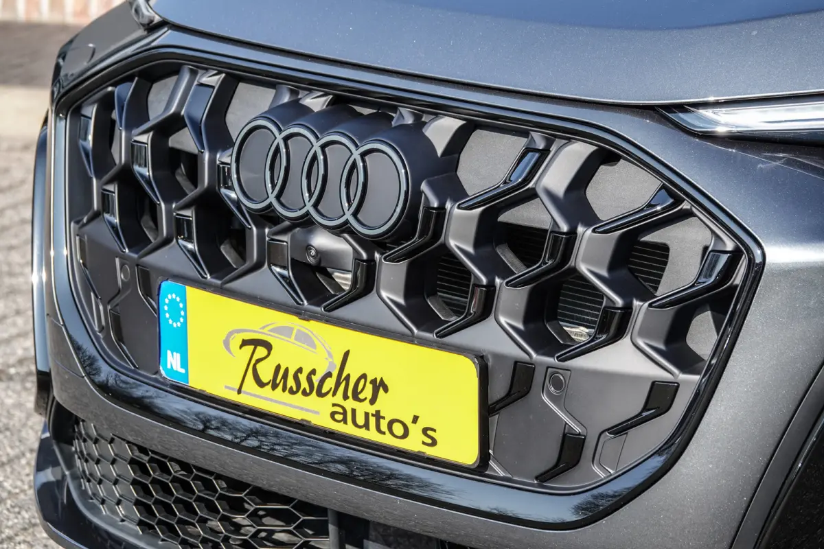 e-hybrid 367Pk | Quattro | Luchtvering | S-Line | MMI Bijrijdersdisplay | Tech Plus | 360° Camera | Trekhaak | 22'' | Daytona Grey