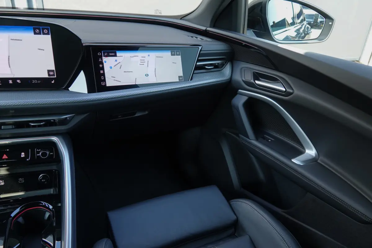 e-hybrid 367Pk | Quattro | Luchtvering | S-Line | MMI Bijrijdersdisplay | Tech Plus | 360° Camera | Trekhaak | 22'' | Daytona Grey