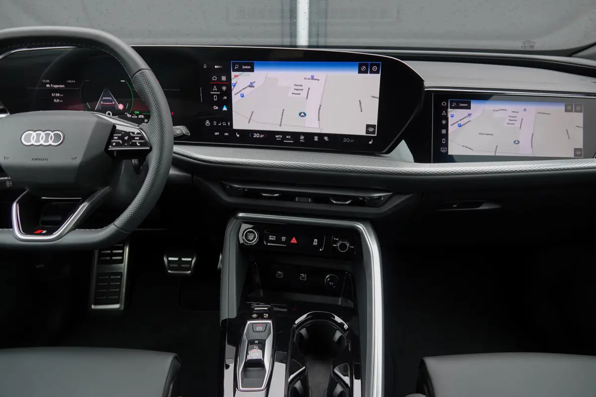 e-hybrid 367Pk | S-Line | MMI Bijrijdersdisplay | Tech Plus | 360° Camera | Trekhaak | 21'' | Tambora Grey | Quattro