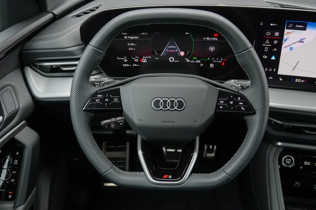 e-hybrid 367Pk | S-Line | MMI Bijrijdersdisplay | Tech Plus | 360° Camera | Trekhaak | 21'' | Tambora Grey | Quattro