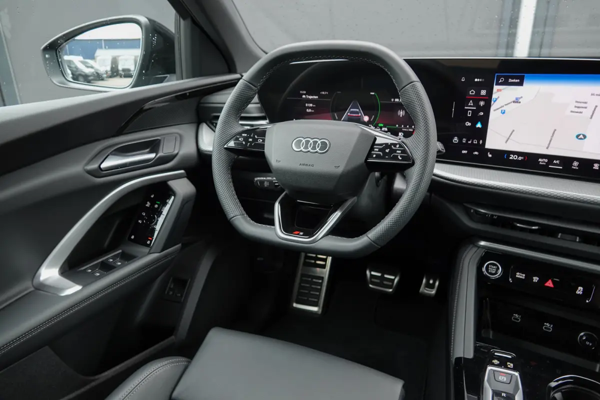 e-hybrid 367Pk | S-Line | MMI Bijrijdersdisplay | Tech Plus | 360° Camera | Trekhaak | 21'' | Tambora Grey | Quattro