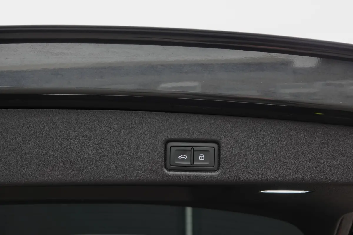 e-hybrid 367Pk | S-Line | MMI Bijrijdersdisplay | Tech Plus | 360° Camera | Trekhaak | 21'' | Tambora Grey | Quattro