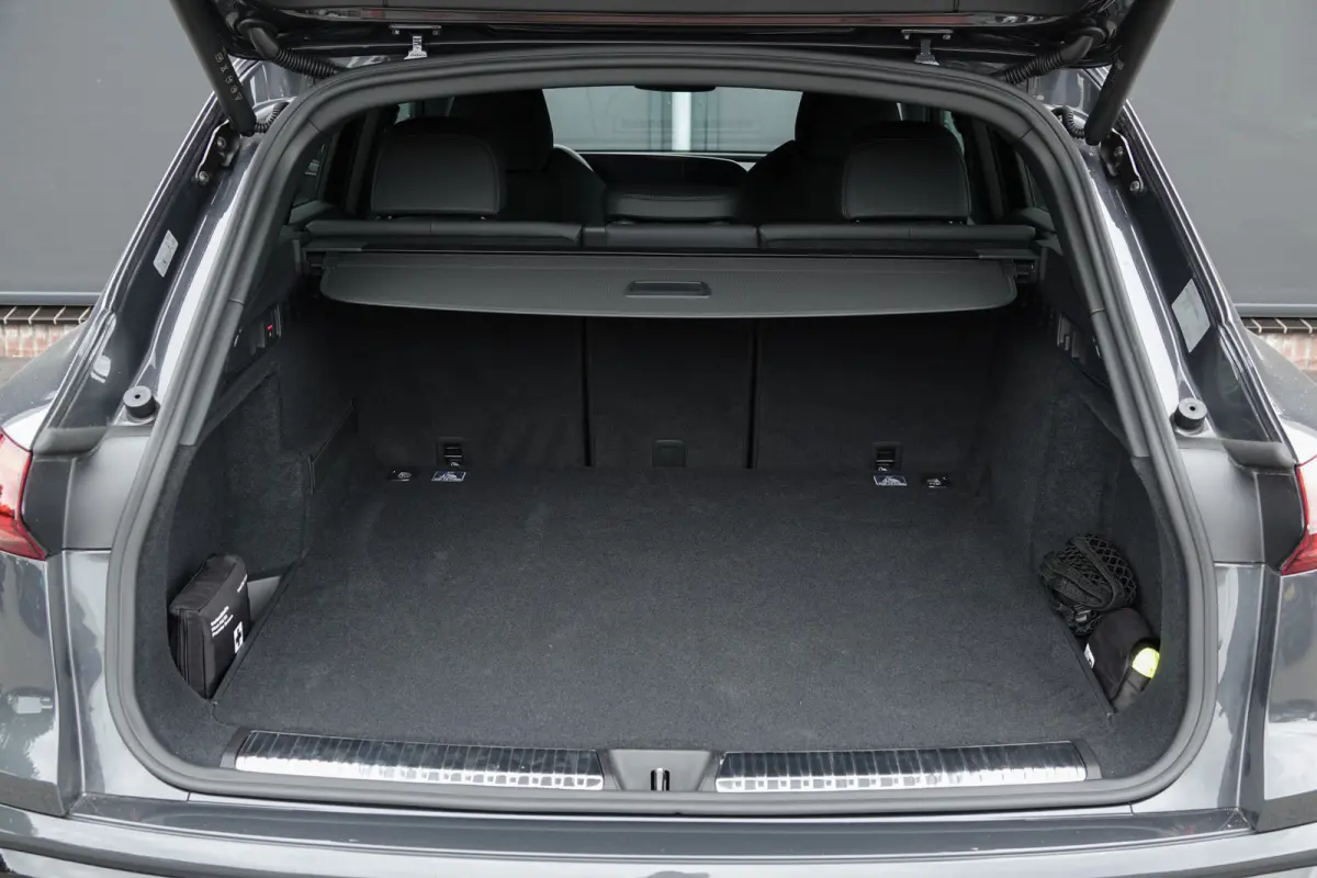 e-hybrid 367Pk | S-Line | MMI Bijrijdersdisplay | Tech Plus | 360° Camera | Trekhaak | 21'' | Tambora Grey | Quattro