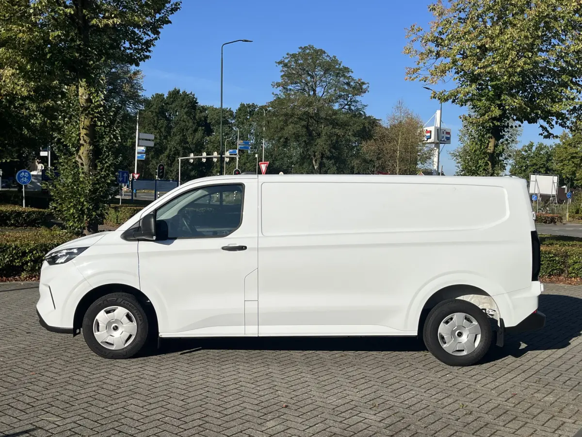 300 2.0 TDCI L2H1 Trend 136pk/100kW 6-bak | Vol leder | 12'' Sync4 Apple CP, Android Auto | Camera | Laadruimtebescherming | Cruise | etc. etc. DEMO