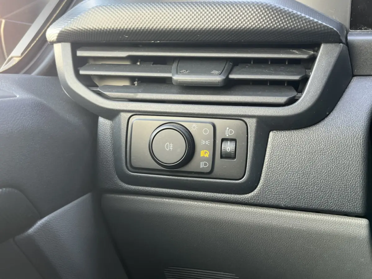 300 2.0 TDCI L2H1 Trend 136pk/100kW 6-bak | Vol leder | 12'' Sync4 Apple CP, Android Auto | Camera | Laadruimtebescherming | Cruise | etc. etc. DEMO