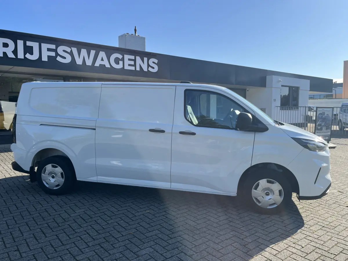 300 2.0 TDCI L2H1 Trend 136pk/100kW 6-bak | Vol leder | 12'' Sync4 Apple CP, Android Auto | Camera | Laadruimtebescherming | Cruise | etc. etc. DEMO