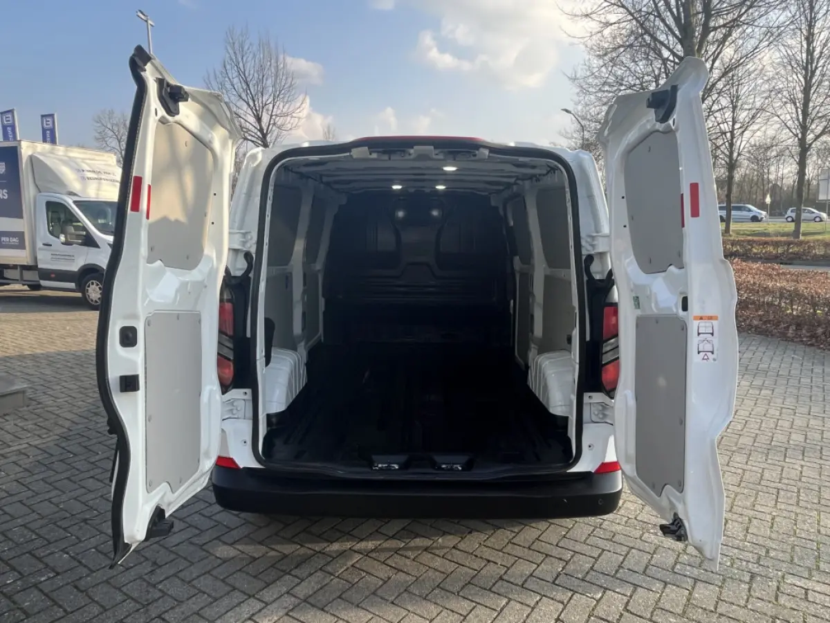 300 2.0 TDCI L2H1 Trend 136pk/100kW 6-bak | Vol leder | 12'' Sync4 Apple CP, Android Auto | Camera | Laadruimtebescherming | Cruise | etc. etc. DEMO