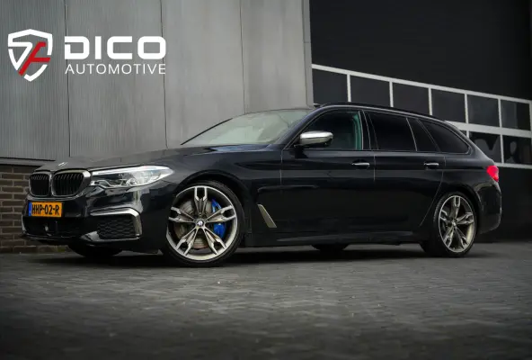 M550d 400pk xDrive High Executive M-Sportpakket /BTW-Auto/ Led-Koplamp/ Leder/ Sport-Stoelen/ Stoel.Verw/ Head-Up/ Keyless/ Harman&Kardon/ 360-Camera/ 20'' LMV