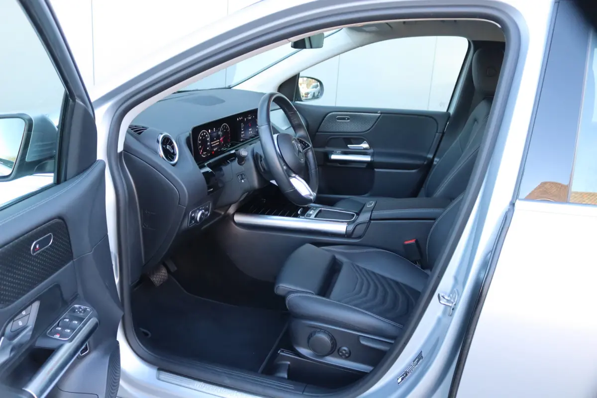 B200 177PK Automaat Mild-Hybrid Luxury Camera/Cruise-control/Elektr.-achterklep/Stoel-stuurverwarming