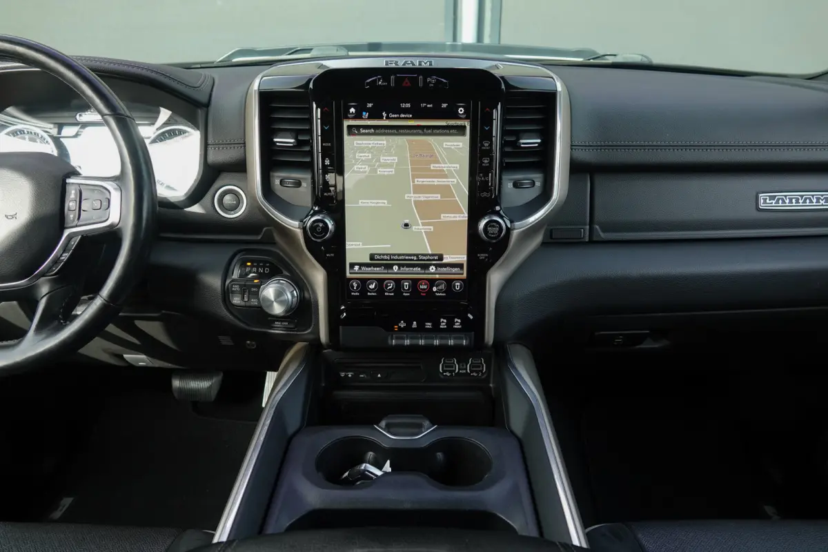 1500 5.7 V8 401Pk 4x4 Crew Cab | Laramie | 360° Camera | Panoramadak | Treeplanken | Trekhaak | 22'' | Ivory White