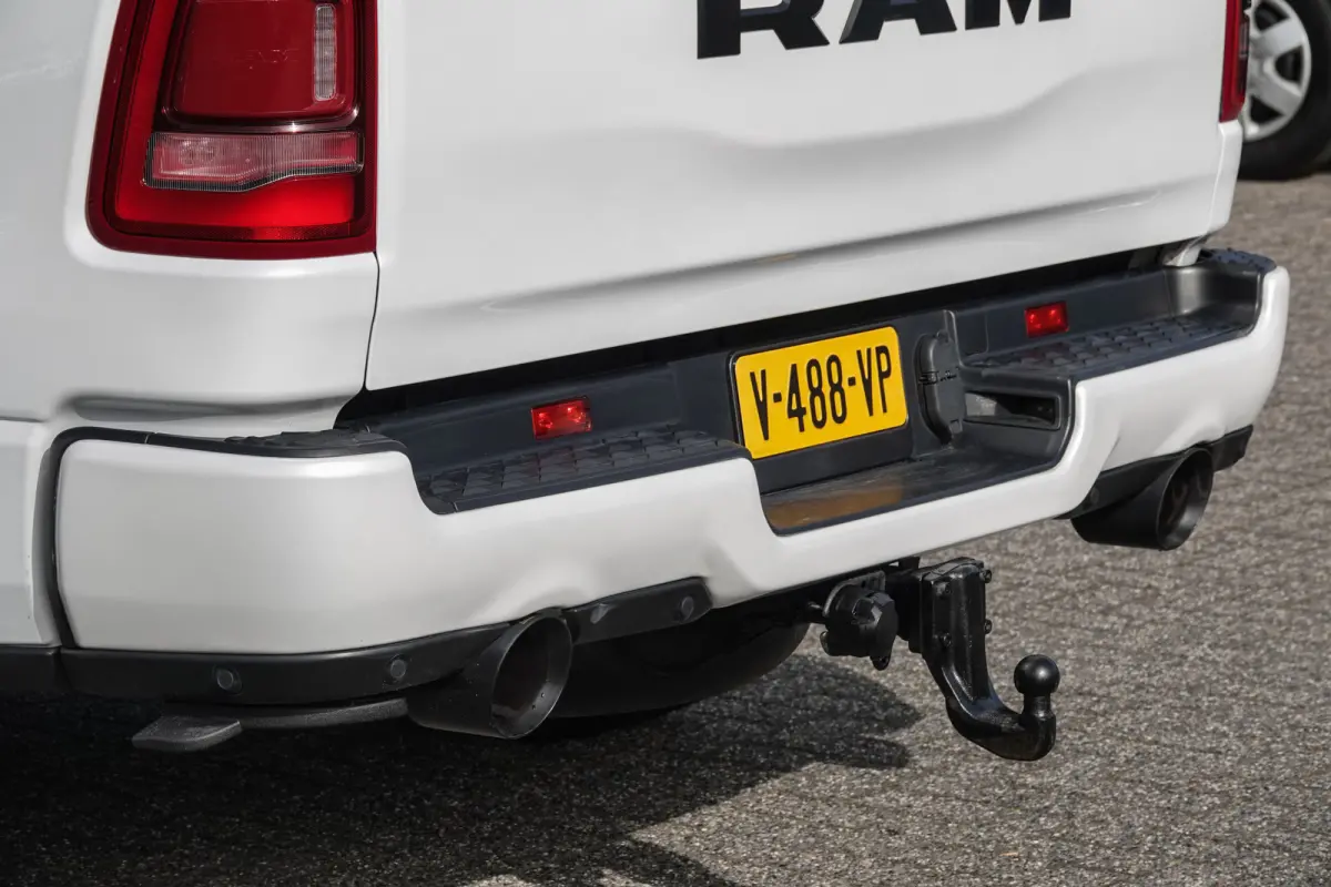 1500 5.7 V8 401Pk 4x4 Crew Cab | Laramie | 360° Camera | Panoramadak | Treeplanken | Trekhaak | 22'' | Ivory White