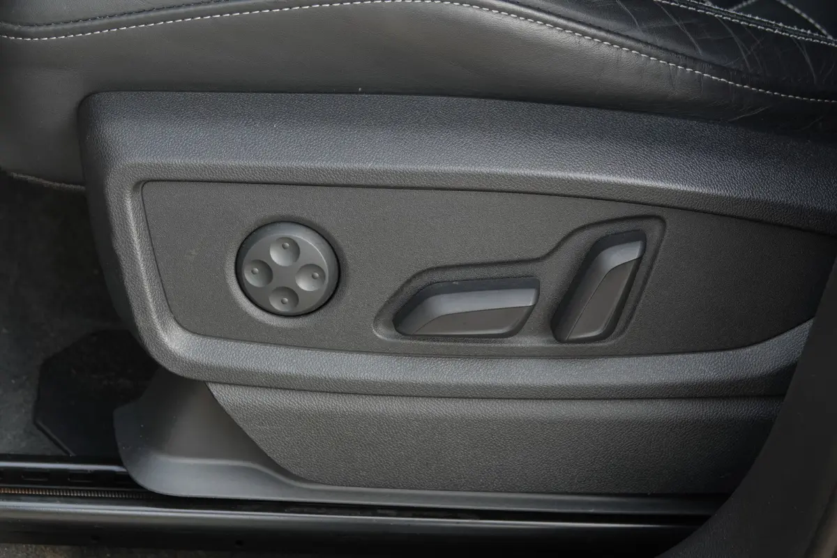 SQ5 3.0Tfsi V6T 354Pk Aut. | Quattro | Luchtvering | Sportstoelen | Panoramadak | Bang & Olufsen | Trekhaak | 21"