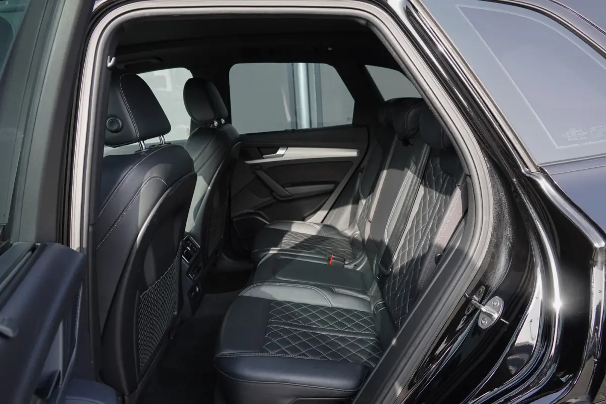 SQ5 3.0Tfsi V6T 354Pk Aut. | Quattro | Luchtvering | Sportstoelen | Panoramadak | Bang & Olufsen | Trekhaak | 21"