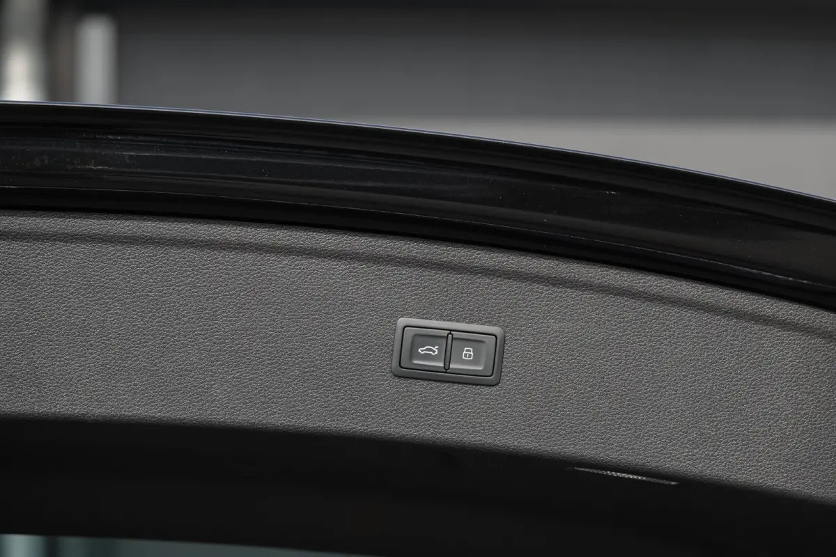 SQ5 3.0Tfsi V6T 354Pk Aut. | Quattro | Luchtvering | Sportstoelen | Panoramadak | Bang & Olufsen | Trekhaak | 21"