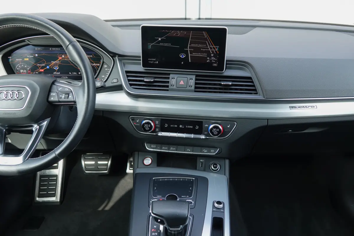 SQ5 3.0Tfsi V6T 354Pk Aut. | Quattro | Luchtvering | Sportstoelen | Panoramadak | Bang & Olufsen | Trekhaak | 21"