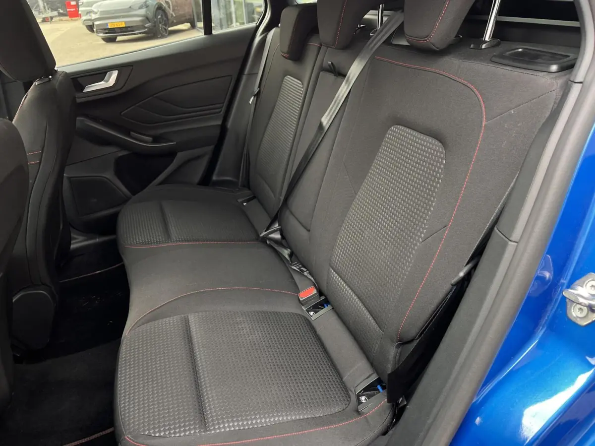 1.0 EcoBoost Hybrid ST Line 155PK Automaat Trekhaak Winterpack Cruise Camera Parkeersensoren Climate Full-LED Keyless Privacy Glass *1500KG Trekgewicht*