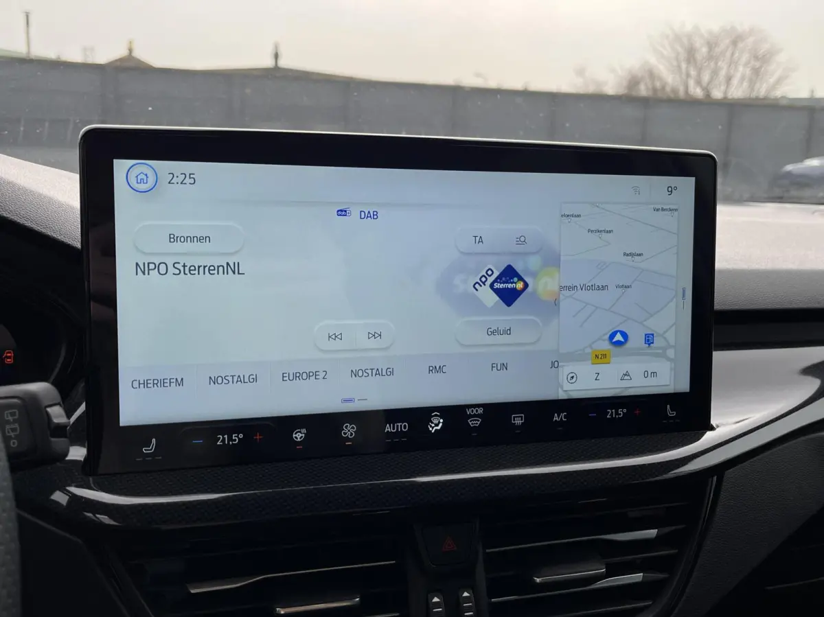 1.0 EcoBoost Hybrid ST Line 155PK Automaat Trekhaak Winterpack Cruise Camera Parkeersensoren Climate Full-LED Keyless Privacy Glass *1500KG Trekgewicht*