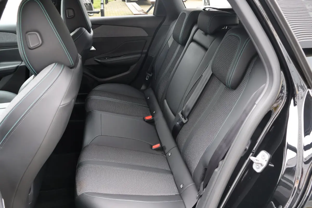1.2 PureTech Allure Pack Business 1e Eigenaar | Volledig Onderh | NAP | BTW | Camera | Navi | Carplay | ACC | Climate | Full Led | Keyless | Dodehoek | LMV | Sportstoelen