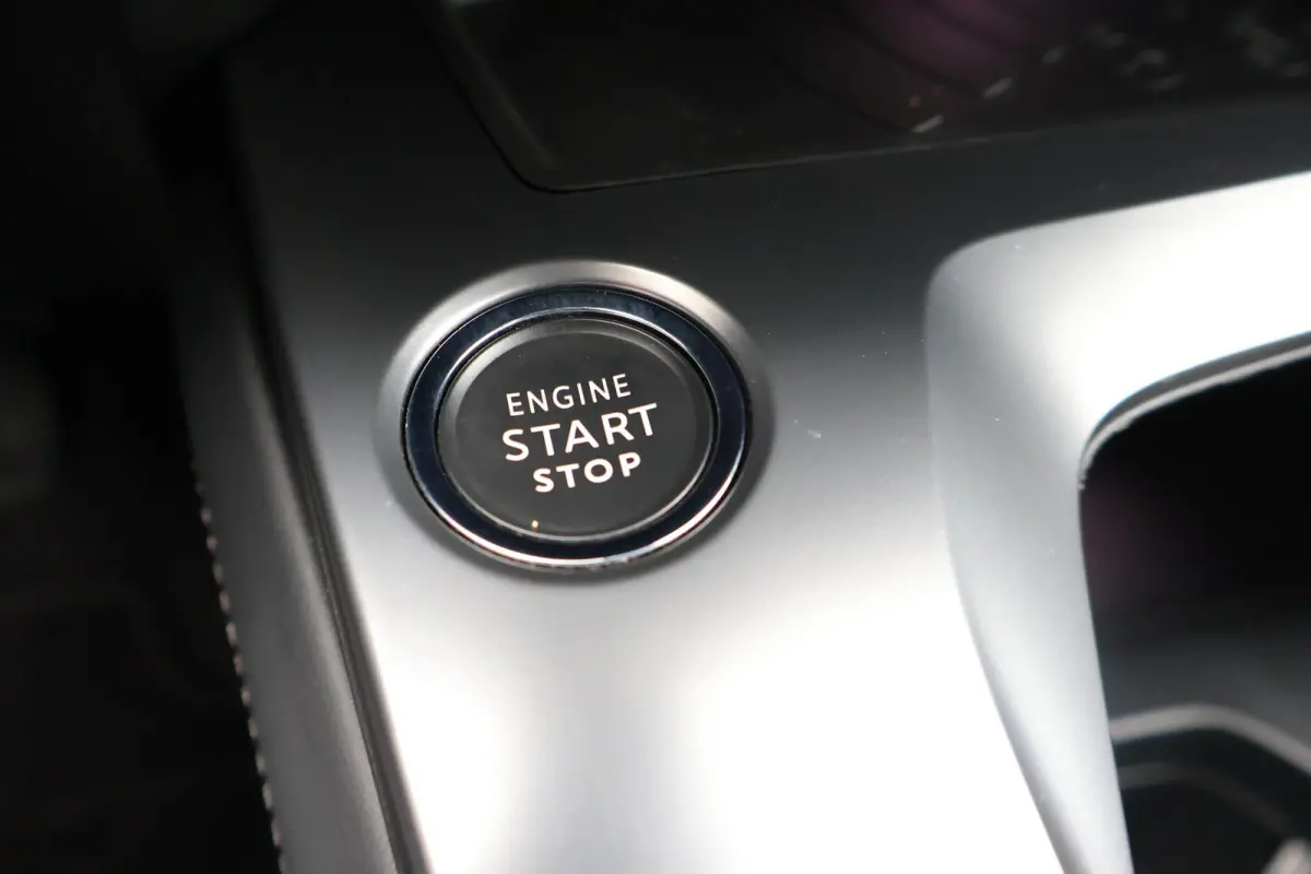 1.2 PureTech Allure Pack Business 1e Eigenaar | Volledig Onderh | NAP | BTW | Camera | Navi | Carplay | ACC | Climate | Full Led | Keyless | Dodehoek | LMV | Sportstoelen