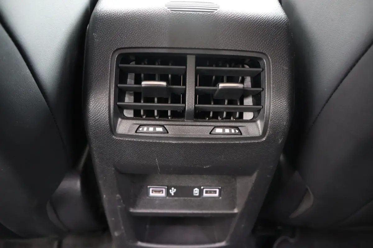 1.2 PureTech Allure Pack Business 1e Eigenaar | Volledig Onderh | NAP | BTW | Camera | Navi | Carplay | ACC | Climate | Full Led | Keyless | Dodehoek | LMV | Sportstoelen