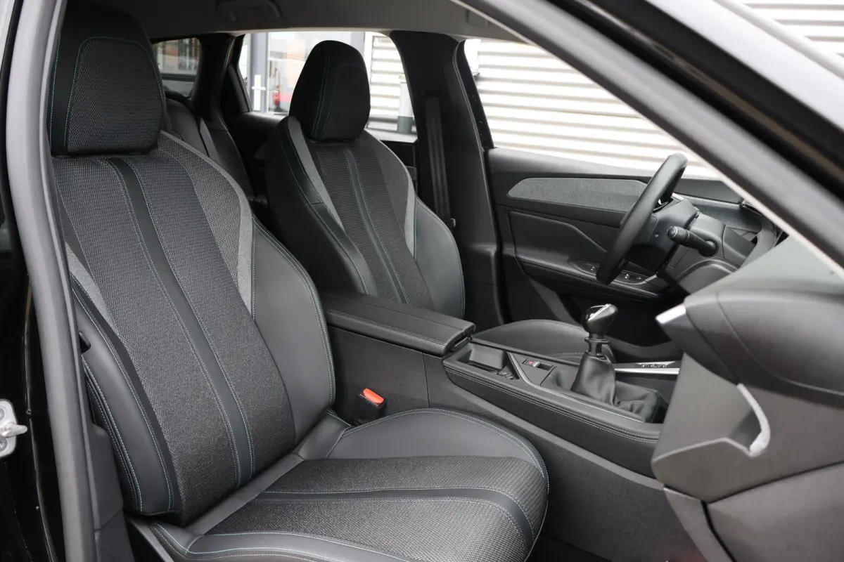1.2 PureTech Allure Pack Business 1e Eigenaar | Volledig Onderh | NAP | BTW | Camera | Navi | Carplay | ACC | Climate | Full Led | Keyless | Dodehoek | LMV | Sportstoelen