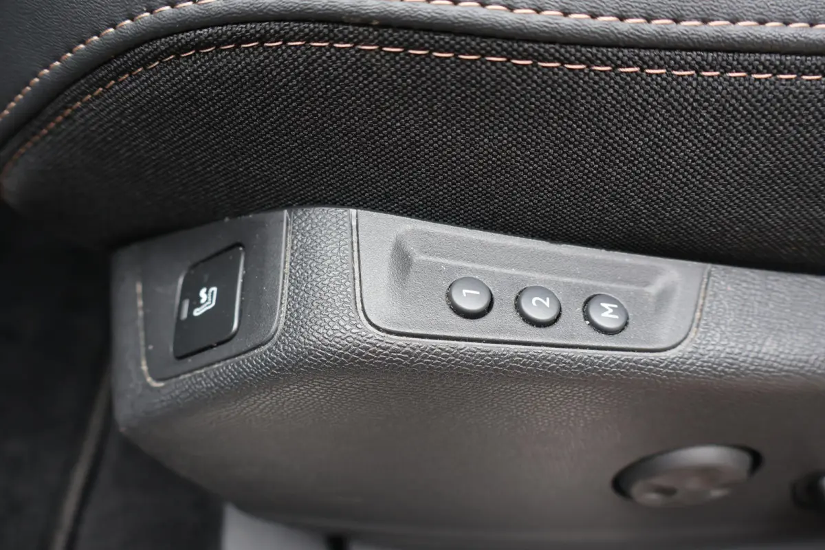 1.6 HYbrid 225 GT Business 1e Eigenaar | Volledig onderh | NAP | BTW | Pano | Elek Stoel+Klep | 360 Cam | Memory | Stoelverwarming+Massage | Alcantara | Head-up | Navi | Full Led | Climate |