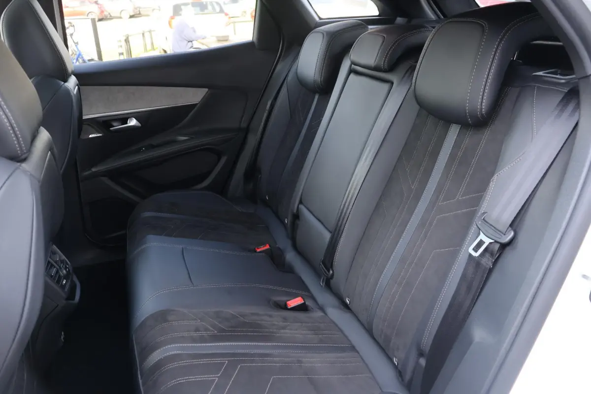 1.6 HYbrid 225 GT Business 1e Eigenaar | Volledig onderh | NAP | BTW | Pano | Elek Stoel+Klep | 360 Cam | Memory | Stoelverwarming+Massage | Alcantara | Head-up | Navi | Full Led | Climate |