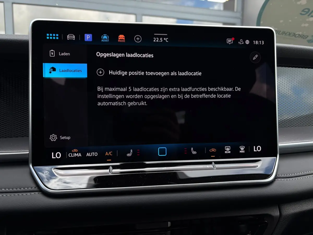 Life Edition | Trekhaak  | 'App-Connect' draadloze smartphone integratie | Automatische afstandsregeling (Adaptive Cruise Control) | Buitenspiegels elektrisch instel-, verwarm- en inklapbaar