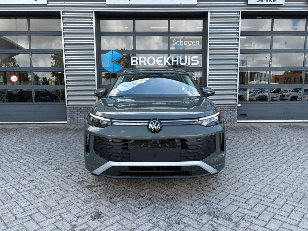Life Edition | Trekhaak  | 'App-Connect' draadloze smartphone integratie | Automatische afstandsregeling (Adaptive Cruise Control) | Buitenspiegels elektrisch instel-, verwarm- en inklapbaar