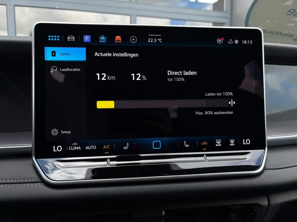 Life Edition | Trekhaak  | 'App-Connect' draadloze smartphone integratie | Automatische afstandsregeling (Adaptive Cruise Control) | Buitenspiegels elektrisch instel-, verwarm- en inklapbaar