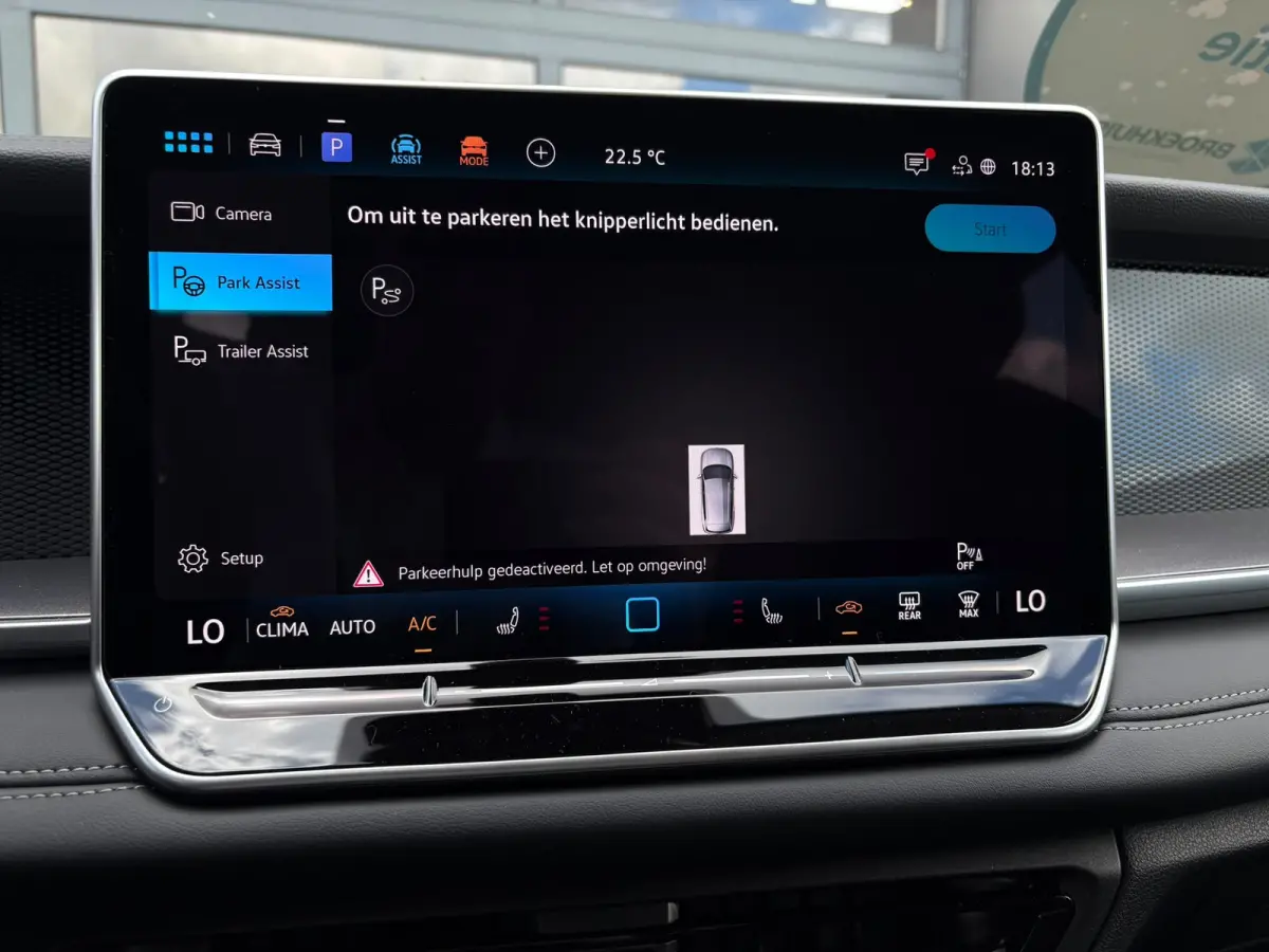 Life Edition | Trekhaak  | 'App-Connect' draadloze smartphone integratie | Automatische afstandsregeling (Adaptive Cruise Control) | Buitenspiegels elektrisch instel-, verwarm- en inklapbaar
