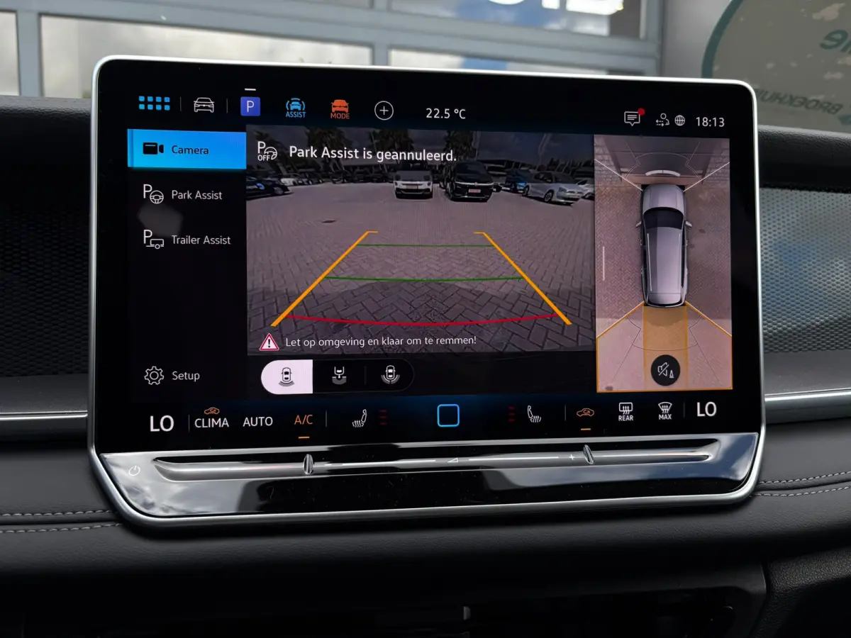Life Edition | Trekhaak  | 'App-Connect' draadloze smartphone integratie | Automatische afstandsregeling (Adaptive Cruise Control) | Buitenspiegels elektrisch instel-, verwarm- en inklapbaar