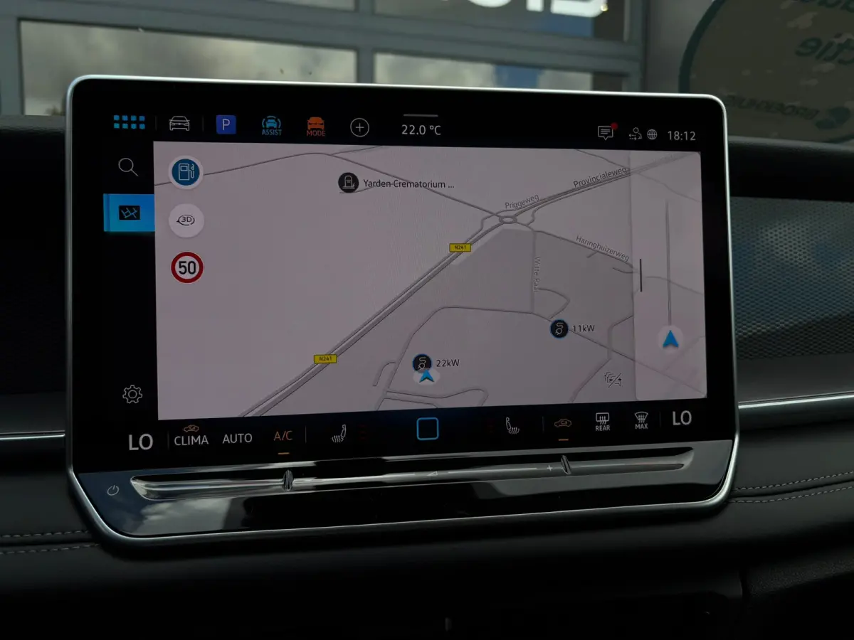 Life Edition | Trekhaak  | 'App-Connect' draadloze smartphone integratie | Automatische afstandsregeling (Adaptive Cruise Control) | Buitenspiegels elektrisch instel-, verwarm- en inklapbaar