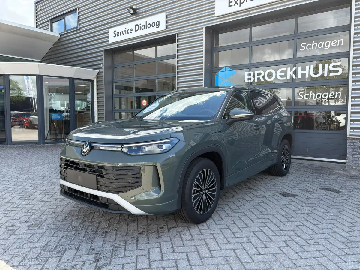 Life Edition | Trekhaak  | 'App-Connect' draadloze smartphone integratie | Automatische afstandsregeling (Adaptive Cruise Control) | Buitenspiegels elektrisch instel-, verwarm- en inklapbaar