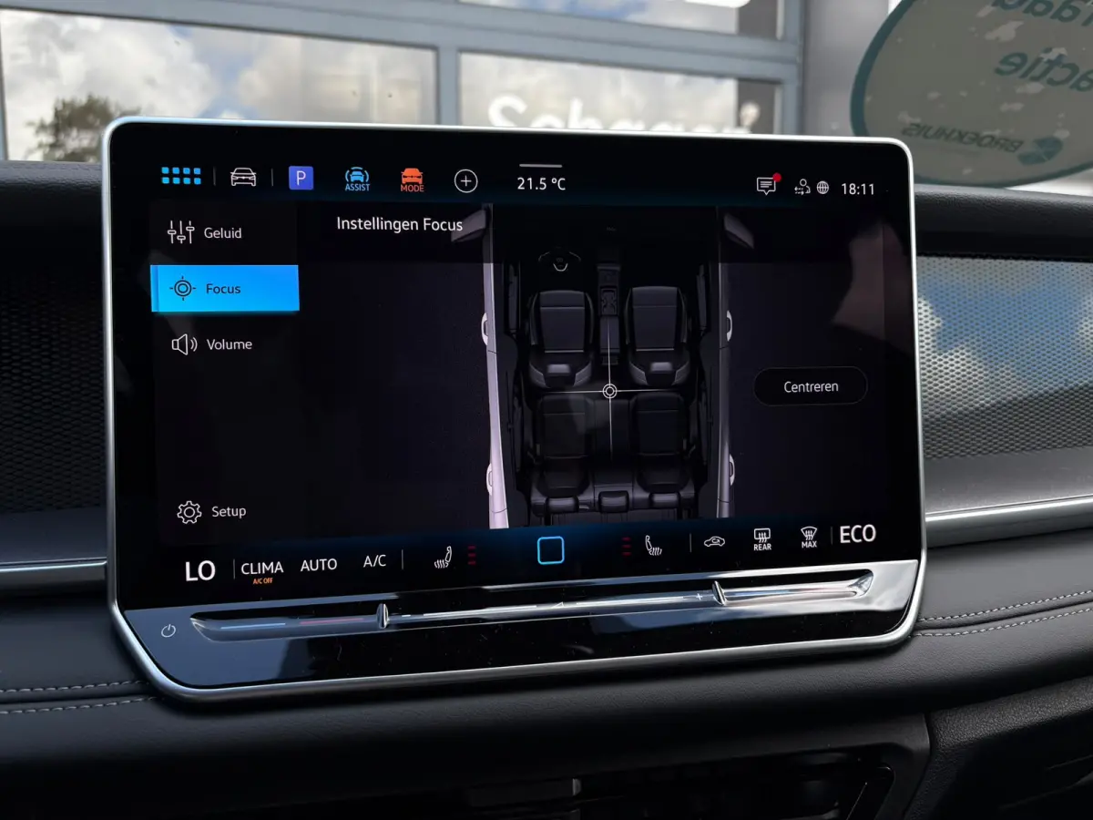 Life Edition | Trekhaak  | 'App-Connect' draadloze smartphone integratie | Automatische afstandsregeling (Adaptive Cruise Control) | Buitenspiegels elektrisch instel-, verwarm- en inklapbaar