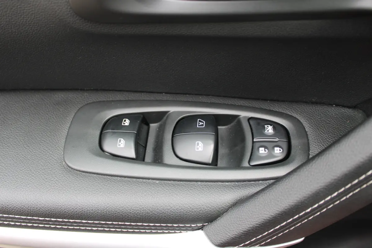 1.2 TCe Intens Pack Tech | Camera | Climate Control | All-season Banden