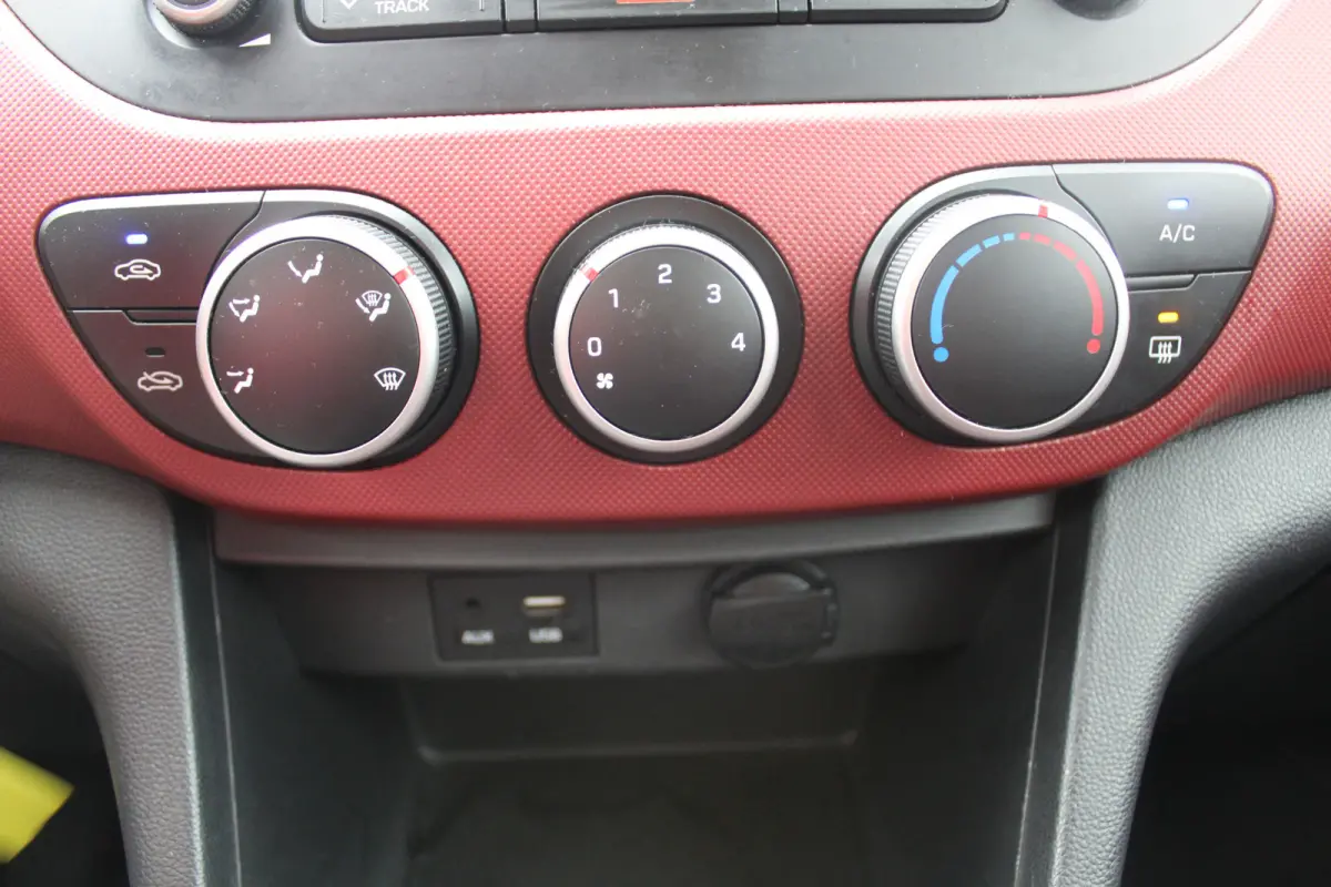 1.0i Comfort 5p. Apple/Android Carplay l Cruise control l Navi l Airco