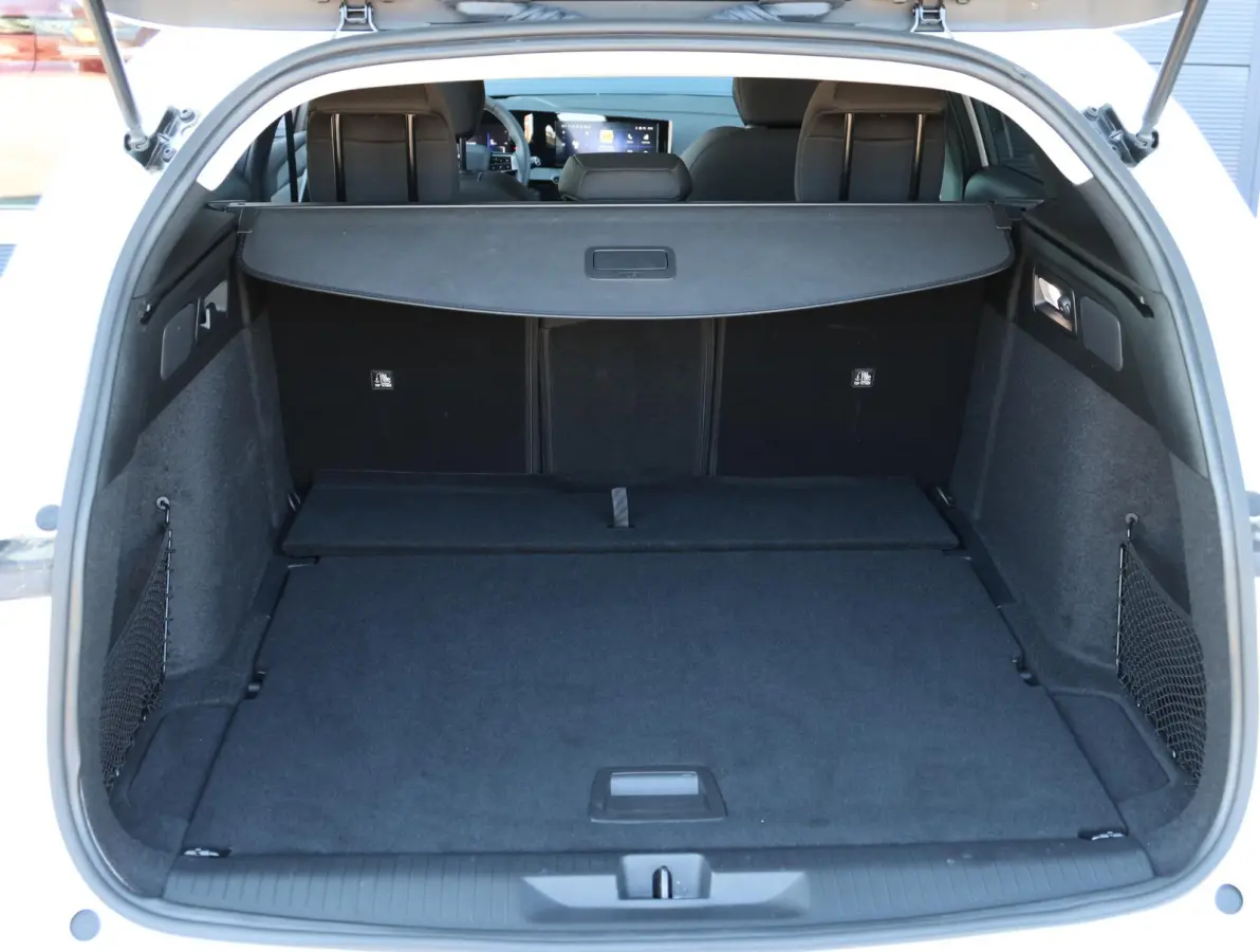1.2 110pk Business Edition Navigatie | Camera | Lichtmetalen velgen | Comfort stoelen | Trekhaak | Private-lease 480 p/m