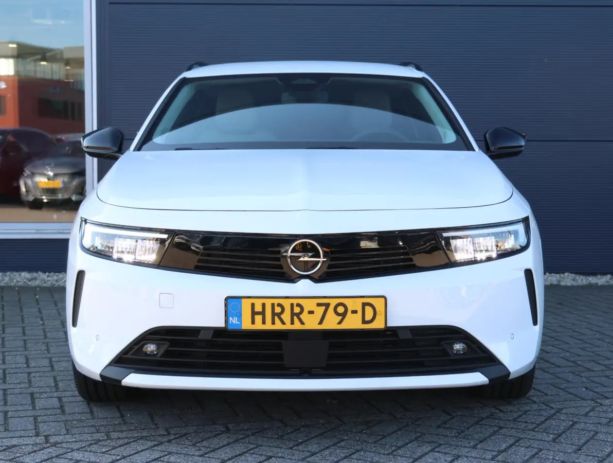 1.2 110pk Business Edition Navigatie | Camera | Lichtmetalen velgen | Comfort stoelen | Trekhaak | Private-lease 480 p/m