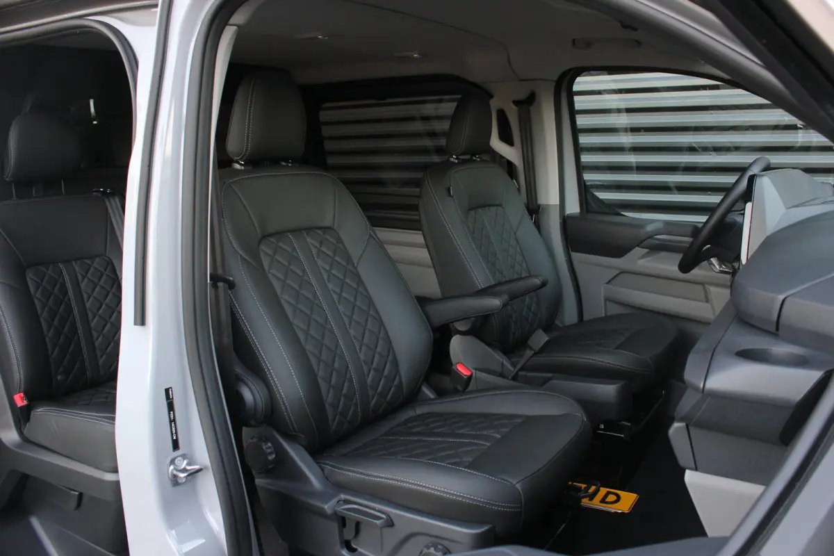 2.0 TDCI L2H1 170PK Limited DC / DUBBEL CABINE / JB- EDITION / DRIVER ASSISTANCE PACK / 5- ZITS /MY2024/CAMERA